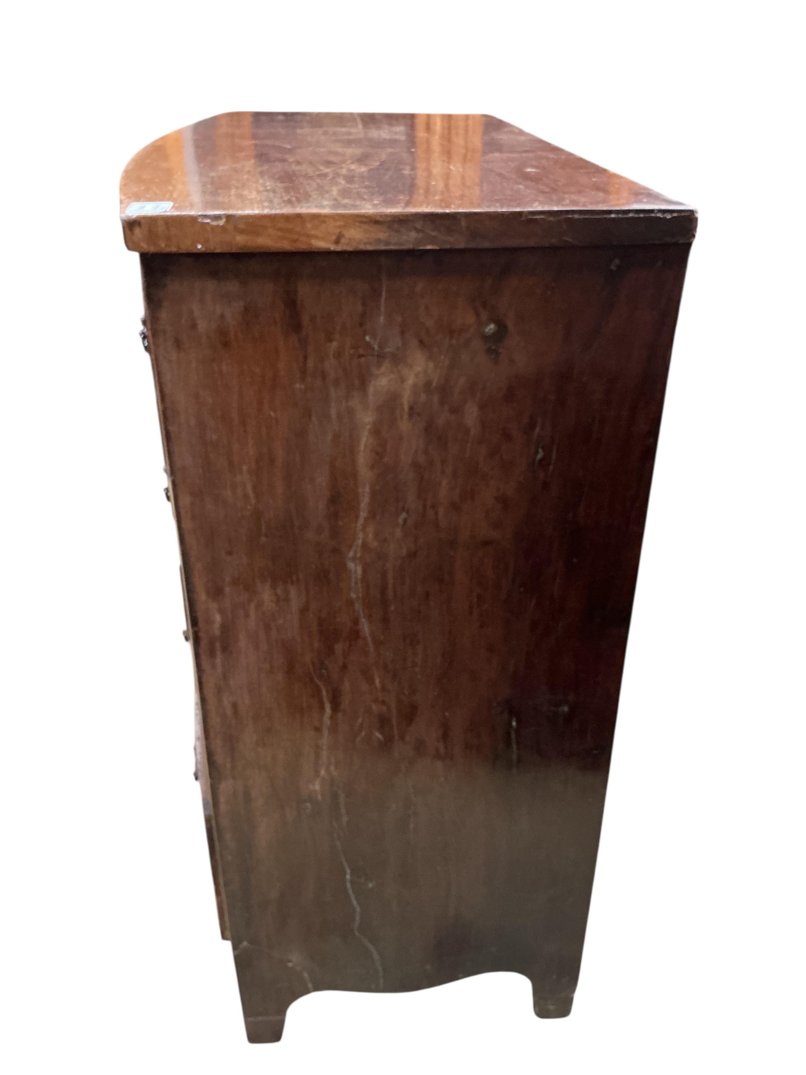 A Regency mahogany bow front chest with two short and three long drawers, width 103cm, depth 51cm, height 107cm